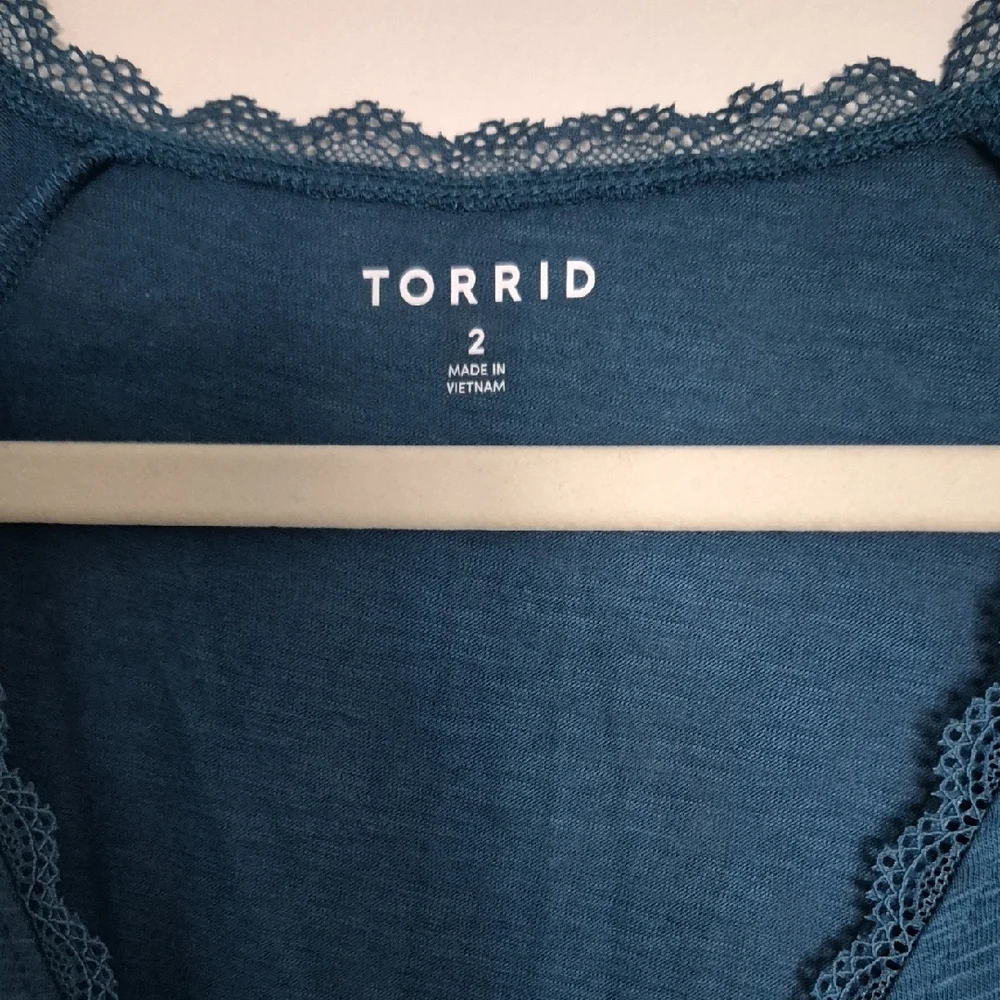 Torrid NWOT Teal Blue Lace-Trim V-Neck Faux Wrap Babydoll Top - Picture 2 of 5